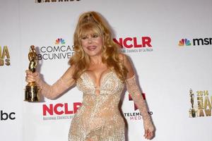 los angeles, 10 de octubre - charo en la sala de prensa de los premios nclr alma 2014 en el auditorio cívico el 10 de octubre de 2014 en pasadena, ca foto