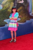 los angeles, 22 de marzo - chloe noelle en el estreno de la película de hadas piratas en walt disney studios lot el 22 de marzo de 2014 en burbank, ca foto