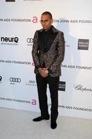 los angeles, 24 de febrero - chris brown llega a la fiesta de visualización de premios de la academia número 21 de la fundación elton john aids en el parque de west hollywood el 24 de febrero de 2013 en west hollywood, ca foto