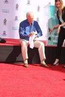 los angeles, 27 de marzo - christopher plummer en la ceremonia de impresión de manos y pies de christopher plummer en el teatro chino tcl el 27 de marzo de 2015 en los angeles, ca foto