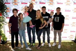 los angeles, 16 de agosto - chuck liddell en el pirata y la princesa de disney junior - poder de hacer el bien en avalon el 16 de agosto de 2014 en los angeles, ca foto