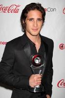 las vegas, 26 de abril - diego boneta llega a los premios de talento cinemacon 2012 en caesars palace el 26 de abril de 2012 en las vegas, nv foto