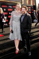 los angeles, 8 de mayo - clare grant, seth green en el estreno de godzilla en dolby theater el 8 de mayo de 2014 en los angeles, ca foto