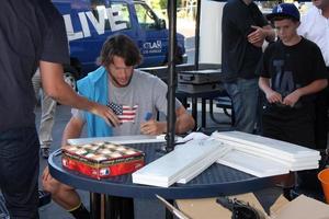 Los Ángeles, 4 de septiembre - Clayton Kershaw en el evento benéfico de ping pong 4 propósito en el estadio de los Dodgers el 4 de septiembre de 2014 en Los Ángeles, CA foto