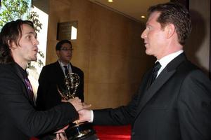 los angeles, 23 de junio - jonathan jackson, bobby flay en la sala de prensa de los premios emmy diurnos 2012 en beverly hilton hotel el 23 de junio de 2012 en beverly hills, ca foto