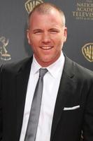 Los Ángeles, 26 de abril: Sean Carrigan en los premios Emmy diurnos de 2015 en el lote de estudio de Warner Brothers el 26 de abril de 2015 en Burbank, CA. foto