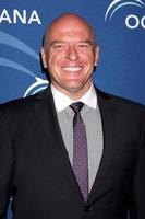 los angeles, 30 de octubre - dean norris en la gala de premios oceana s partners 2013 en beverly wilshire hotel el 30 de octubre de 2013 en beverly hills, ca foto