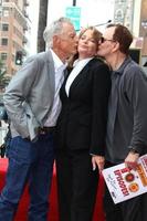 los angeles, 19 de mayo - wayne northrup, deidre hall, josh taylor, ambos caballeros interpretaron a roman brady en la ceremonia del paseo de la fama de deidre hall hollywood en hollywood blvd el 19 de mayo de 2016 en los angeles, ca foto