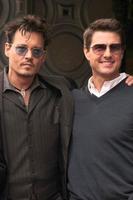 los angeles, 24 de junio - johnny depp, tom cruise en la estrella de jerry bruckheimer en el paseo de la fama de hollywood en el teatro el capitan el 24 de junio de 2013 en los angeles, ca foto