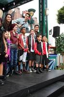 los angeles, 17 de oct - booboo stewart, cameron boyce en la aparición personal de stars of descendants en el centro de disney el 17 de octubre de 2015 en anaheim, ca foto