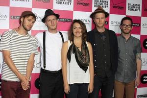 los angeles, 25 de julio - los lumineers en el sexto evento anual de diseño para la humanidad de billabong en los estudios paramount el 25 de julio de 2012 en los angeles, ca foto