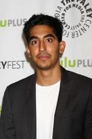 los angeles, 3 de marzo - dev patel llega al evento paleyfest de la sala de redacción en el teatro saban el 3 de marzo de 2013 en los angeles, ca foto