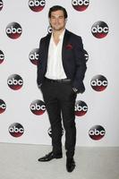 vlos angeles, 9 de enero - giacomo gianniotti en la fiesta disney abc tv 2016 tca en el hotel the langham huntington el 9 de enero de 2016 en pasadena, ca foto