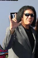 los angeles, 14 de agosto - gene simmons llegando a los premios vh1 do something 2011 en hollywood palladium el 14 de agosto de 2011 en los angeles, ca foto