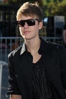 los angeles, 14 de agosto - justin bieber llegando a los premios vh1 do something 2011 en hollywood palladium el 14 de agosto de 2011 en los angeles, ca foto