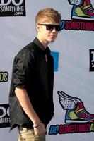 los angeles, 14 de agosto - justin bieber llegando a los premios vh1 do something 2011 en hollywood palladium el 14 de agosto de 2011 en los angeles, ca foto