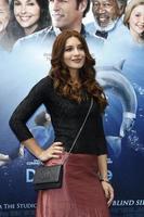 los angeles, sep 17 - juliana harkavy llega al estreno mundial de warner bros de dolphin tale en el regency village theater el 17 de septiembre de 2011 en westwood, ca foto