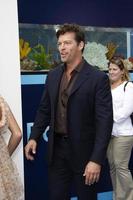 los angeles, sep 17 - harry connick, jr llega al estreno mundial de warner bros de dolphin tale en el regency village theater el 17 de septiembre de 2011 en westwood, ca foto