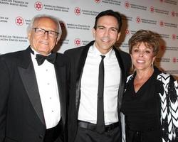 los angeles, 23 de octubre - dr william dorfman en los amigos americanos de magen david adom s red star ball en beverly hilton hotel el 23 de octubre de 2014 en beverly hills, ca foto