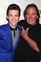 los angeles, 17 de abril - drake bell, el padre joe bell en la fiesta de lanzamiento del álbum de drake bell para ready, set, go at mixology el 17 de abril de 2014 en los angeles, ca foto