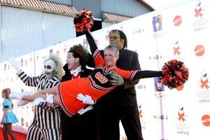 los angeles, 30 de octubre - jamie lee curtis llega al 17º sueño anual de halloween que beneficia a caaf en barker hanger el 30 de octubre de 2010 en santa monica, ca foto