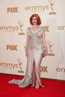 los angeles, 18 de septiembre - christina hendricks llegando a la 63ª entrega de premios emmy en horario estelar en el nokia theater el 18 de septiembre de 2011 en los angeles, ca foto