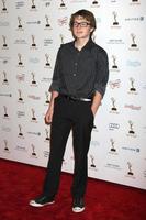 los angeles, 16 de septiembre - angus t jones 63a recepción de los artistas intérpretes o ejecutantes de los premios emmy en horario estelar en spectra por wolfgang puck el 16 de septiembre de 2011 en los angeles, ca foto