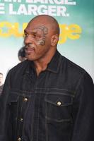 los angeles, 27 de mayo - mike tyson en el estreno de la película séquito en el teatro del pueblo el 27 de mayo de 2015 en westwood, ca foto