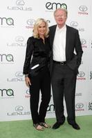 los angeles, oct 214 - rochelle carson, ed begley jr en los premios de medios ambientales 2015 en el lote de estudio de los hermanos warner el 214 de octubre de 2015 en burbank, ca foto