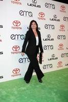 los angeles, 15 de octubre - valerie bertinelli llegando a los premios de medios ambientales 2011 en el estudio de los hermanos warner el 15 de octubre de 2011 en beverly hills, ca foto