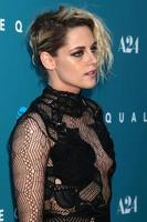 los angeles, 7 de julio - kristen stewart en el estreno de equals la en arclight hollywood el 7 de julio de 2016 en los angeles, ca foto