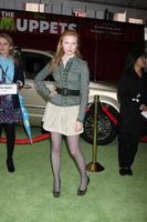 los angeles, 12 de noviembre - molly quinn llega al estreno mundial de los muppets en el capitan theater el 12 de noviembre de 2011 en los angeles, ca foto