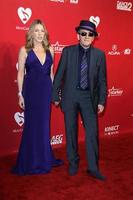 vlos angeles, 10 de febrero - diana krall elvis costello llega a la gala de musicares 2012 en honor a paul mccartney en el centro de convenciones el 10 de febrero de 2012 en los angeles, ca foto