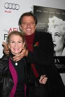 los angeles, 6 de noviembre - juliet mills, maxwell caufield llega a la proyección de mi semana con marilyn en el afi fest 2011 en el teatro chino de grauman el 6 de noviembre de 2011 en los angeles, ca foto