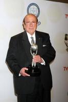 los angeles, 6 de febrero - clive davis en la sala de prensa de los 46th naacp image awards en un centro de convenciones de pasadena el 6 de febrero de 2015 en pasadena, ca foto