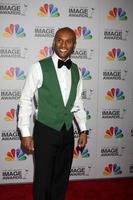 los angeles, 17 de febrero - kenny lattimore llega a los 43rd naacp image awards en el shrine auditorium el 17 de febrero de 2012 en los angeles, ca foto