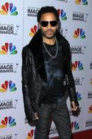 los angeles, 17 de febrero - lenny kravitz llega a los 43rd naacp image awards en el shrine auditorium el 17 de febrero de 2012 en los angeles, ca foto