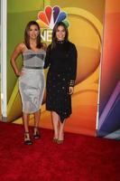 los angeles, 17 de noviembre - eva longoria, america ferrera en la rueda de prensa de la telenovela nbc s y superstore en los estudios universales el 17 de noviembre de 2015 en los angeles, ca foto