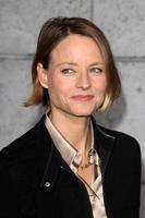 los angeles, 6 de diciembre - jodie foster llega al estreno de sherlock holmes - a game of shadows los angeles en el regency village theater el 6 de diciembre de 2011 en westwood, ca foto