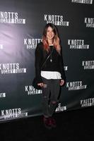 los angeles, 3 de octubre - shenae grimes en la apertura vip de la celebridad de la granja de miedo de knott en la granja de bayas de knott el 3 de octubre de 2014 en buen park, ca foto