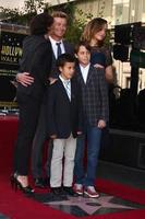 Los Ángeles, 14 de febrero: Rebecca Rigg, Simon Baker y sus hijos en la ceremonia del Paseo de la Fama de Hollywood en honor a Simon Baker en el bulevar de Hollywood el 14 de febrero de 2013 en Los Ángeles, California. foto