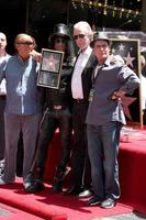 los angeles, 9 de julio - robert evans, slash, jim ladd, charlie sheen en la ceremonia del paseo de la fama de hollywood para slash en hard rock cafe en hollywood y highland el 9 de julio de 2012 en los angeles, ca foto