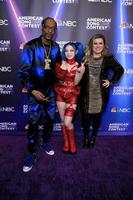 los angeles, 9 de mayo - snoop dogg, alexa, kelly clarkson en la gran final de la semana del concurso de canciones americanas en universal studios el 9 de mayo de 2022 en universal city, ca foto