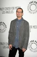 los angeles, 7 de marzo - kurt sutter llega al panel de sons of anarchy paleyfest en el teatro saban el 7 de marzo de 2012 en los angeles, ca foto