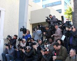 los angeles, 14 de enero - prensa en la ceremonia de stan lee cuando recibe su estrella en el paseo de la fama de hollywood en el paseo de la fama de hollywood el 14 de enero de 2011 en los angeles, ca foto