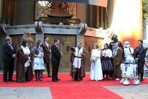 los angeles, 17 de diciembre - andrew porters, caroline ritter en los fanáticos australianos de star wars se casan en una boda con el tema de star wars en el teatro chino tcl el 17 de diciembre de 2015 en los angeles, ca foto