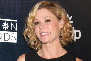 LOS ANGELES, JUN 5 - Julie Bowen at the Step Up Women s Network 12th Annual Inspiration Awards at the Beverly Hilton Hotel on June 5, 2015 in Beverly Hills, CA photo