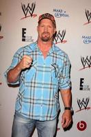 los angeles, 15 de agosto - steve austin en las superestrellas de la esperanza en honor a make-a-wish en el hotel beverly hills el 15 de agosto de 2013 en beverly hills, ca foto