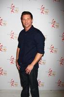 los angeles, 26 de marzo - steve burton asiste al 40 aniversario de la celebración de los jóvenes y los inquietos en cbs television city el 26 de marzo de 2013 en los angeles, ca foto