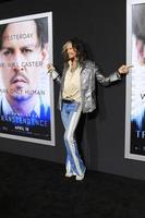 los angeles, 10 de abril - steven tyler en el estreno de la trascendencia en el teatro del pueblo el 10 de abril de 2014 en westwood, ca foto